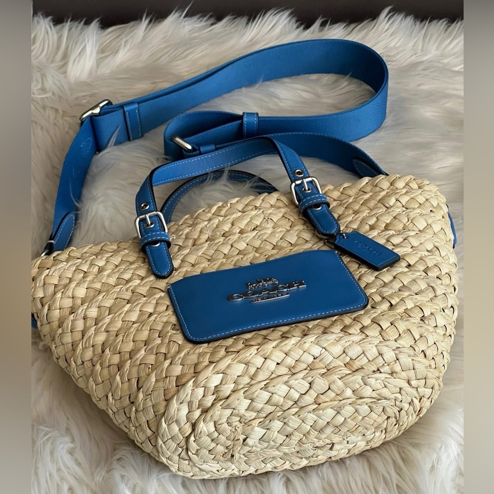 CJ519 - Coach Small Tote - Picture 5 of 13